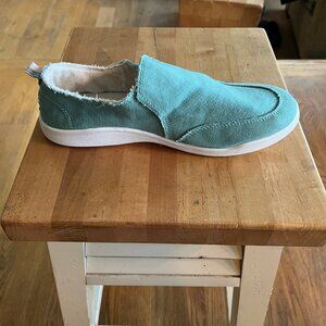 Vionic Beach Malibu slip on sneaker size 9 aqua